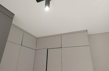 23.02.2023 - Кухня - идеальное теневое примыкание натяжного потолка, исполнено на профиле «Бизон» - Фотографии