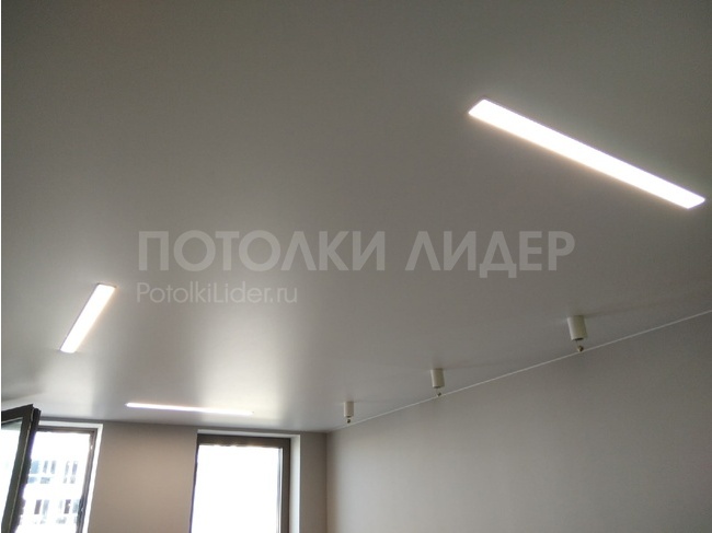 19.12.2022 - Точечные светильники стаканы и встроенные прямоугольные светильники на натяжном потолке
