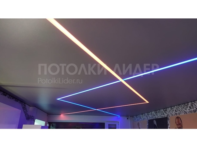 08.09.2022 - Натяжной потолок с разноцветными световыми линиями в компьютерном клубе
