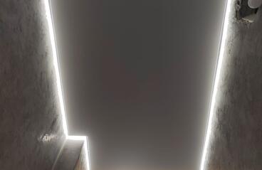 19.10.2023 - Парящий натяжной потолок в санузле - Фотографии