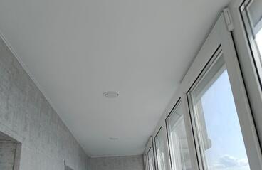 24.08.2023 - Натяжные потолки на балконе, монтаж к потолку через брус - Фотографии