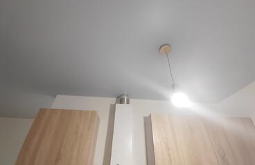 25.03.2024 - Синий потолок (M27) в студии. Обход кухонной вытяжки - Фотографии