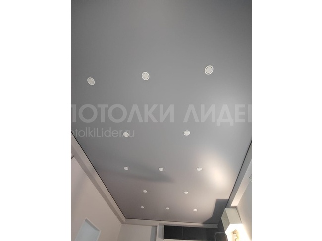25.10.2023 - Цветной потолок (m55) с чёрной маскировочной лентой на кухню