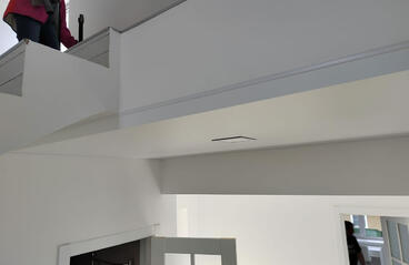 11.06.2023 - Натяжной потолок на лестнице с перегибом - Фотографии