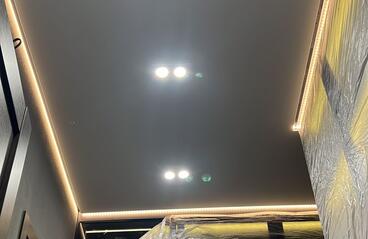 15.01.2024 - Парящий RGB натяжной потолок со скрытым карнизом на чёрной гардине ПК-15 - Фотографии