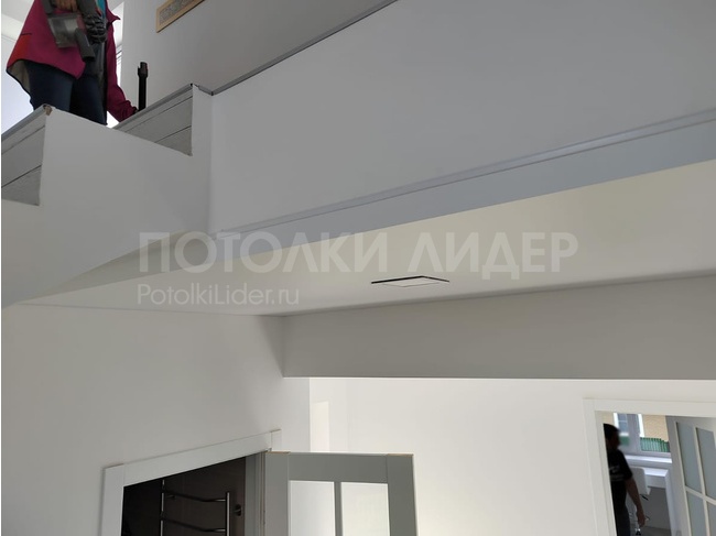 11.06.2023 - Натяжной потолок на лестнице с перегибом