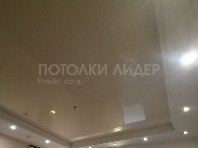 14.08.2026 - Глянцевый натяжной потолок внутри короба из гипсокартона