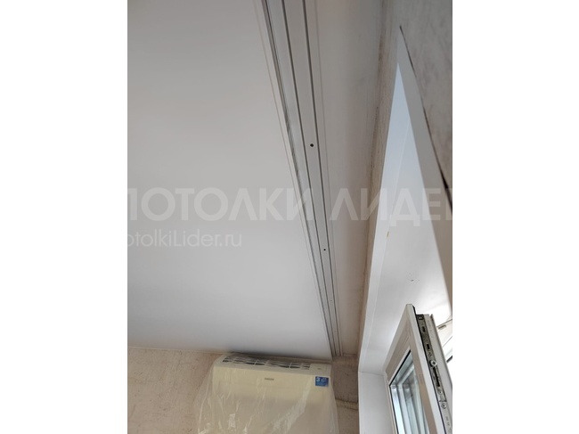 07.06.2023 - Натяжной потолок с трудным доступом из-за высоко висящего кондиционера