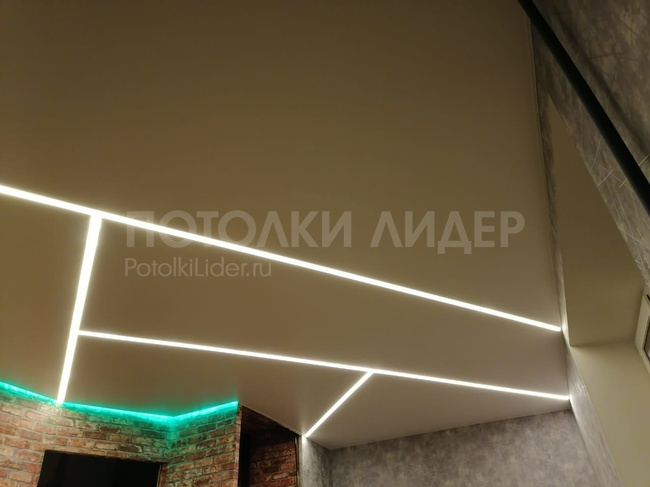 02.10.2020 - Натяжной потолок со световыми линиями и парящей подсветкой на стене с кирпичиками