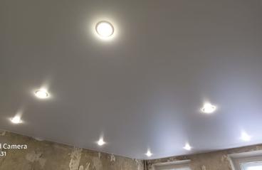 17.07.2020 - Белый, сатиновый натяжной потолок марки MSD в спальню - Фотографии