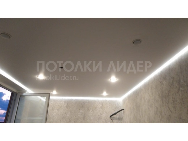 07.10.2019 - Парящий натяжной потолок с точечными светильниками