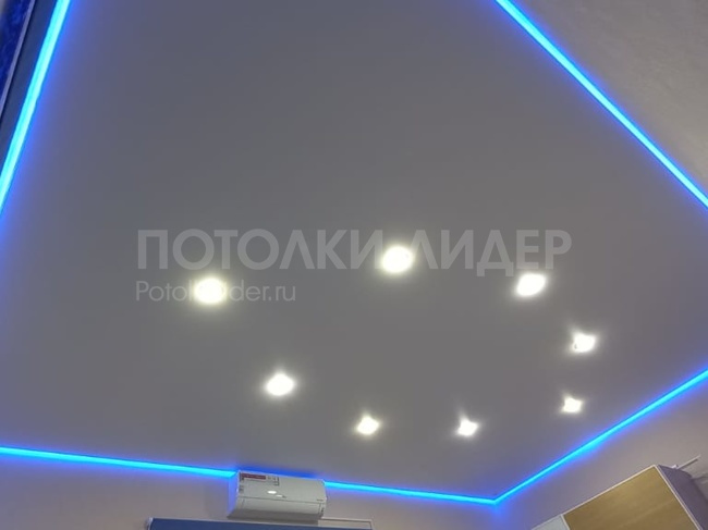 07.11.2020 - Натяжные потолки с парящей подсветкой и точечными светильниками