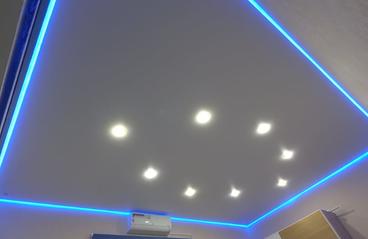 07.11.2020 - Натяжные потолки с парящей подсветкой и точечными светильниками - Фотографии