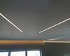 30.05.2022 - Парящий натяжной потолок со световыми линиями и скрытым карнизом - установка в кухне-гостиной - Фото №5