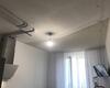 24.05.2022 - Теневой натяжной потолок со светильниками: точечными и на подвесах - Фото №7