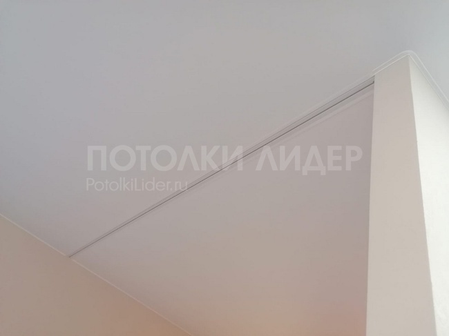 28.05.2022 - Новинка. Натяжной потолок со встроенным в уровень карнизом для штор