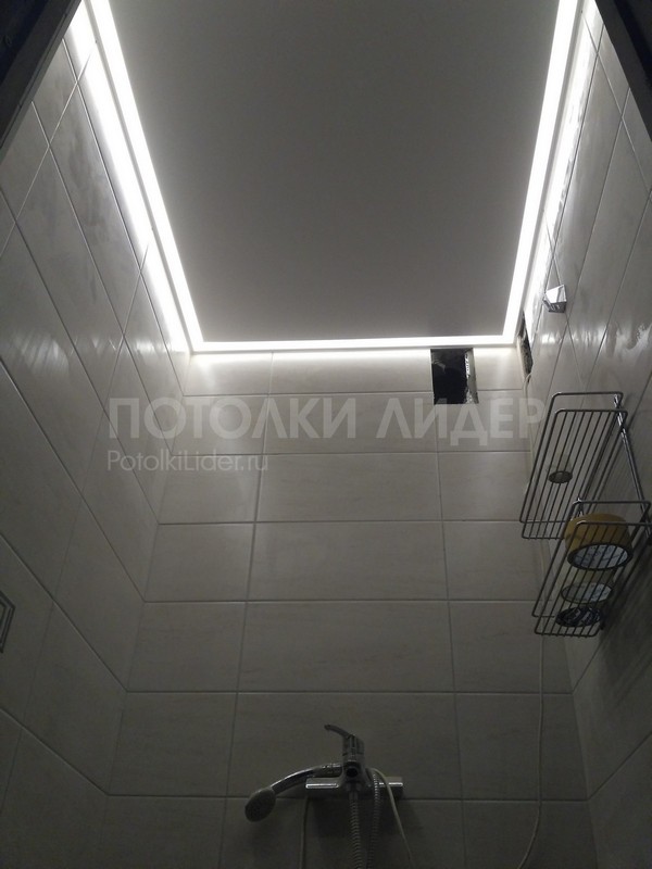 Контурный потолок со  светодиодной лентой со световым потоком 450 люмен