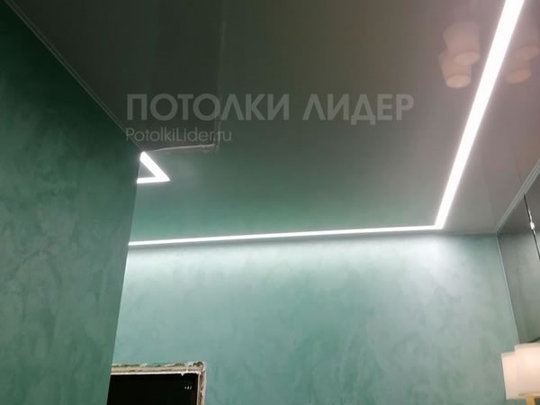 Замена испорченного  потолка – после (в процессе сменили парящую подсветку, на световые линии)