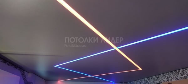 Натяжной потолок со  световыми линиями – Фото 2