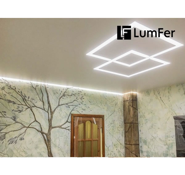 Готовый парящий натяжной потолок на профиле LumFer BP01 (АТ-7290) – свет включен