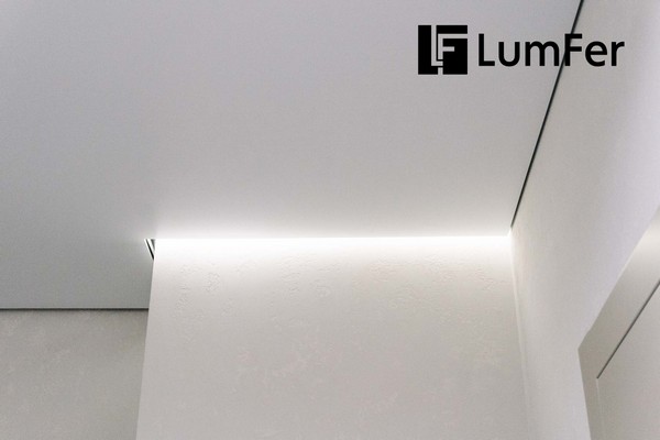 Готовый теневой натяжной потолок LumFer (внутренний и внешний угол в сочетании с парящим натяжным потолком LumFer)