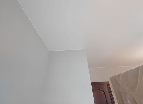 Обычный натяжной потолок - с TL-образной маскировочной лентой по периметру – Фото 2