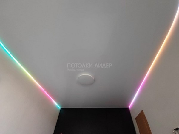 Парящий натяжной потолок с RGB светодиодной лентой