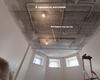 18.05.2023 - Простой белый матовый потолок с точечными светильниками и люстрой - Фото №3