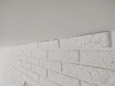Маскировочная лента и стена из кирпичиков – Фото 4