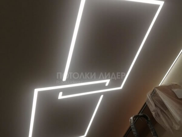 Световые квадраты на натяжном потолке – сцеплены углами со смещением по одной из граней – Фото 2